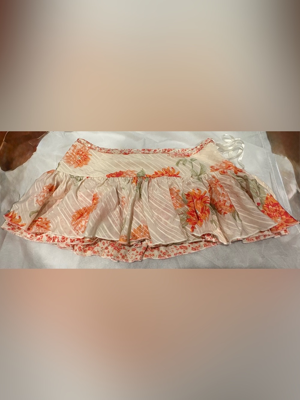 Vintage Abercrombie and Fitch Floral Ruffled Y2K mini Skirt in Cream and Orange